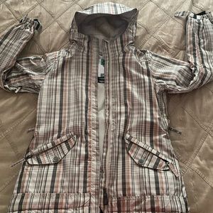 Womens size M 686 Jacket/Coat for skiing/snowboarding. Only used 2 x